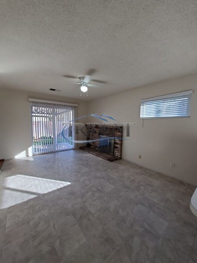 Building Photo - This is a cute 4 bedroom, 2 bath house in an established Woodland community