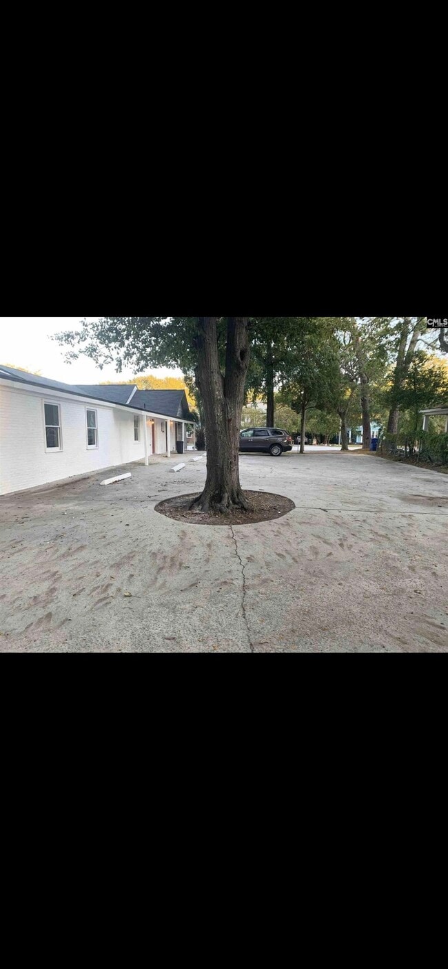 Building Photo - 5021 Colonial Dr