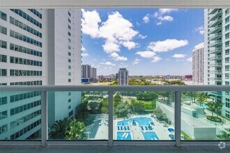 Building Photo - 1800 N Bayshore Dr