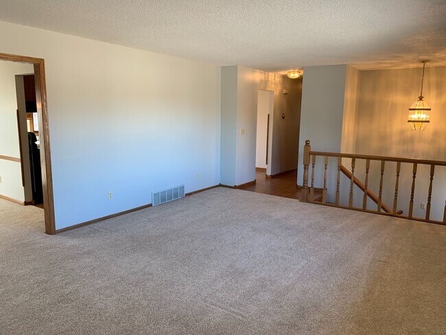 Foto del edificio - Elegant 4-Bedroom Split Foyer Home – West Rapid Cul-de-Sac!