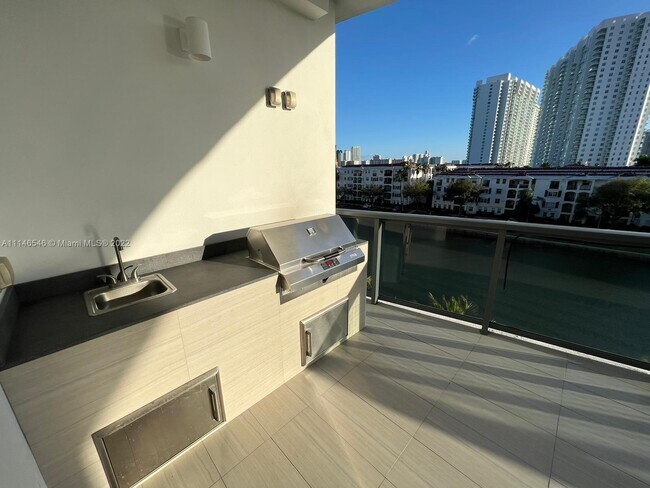 Foto del edificio - 3250 NE 188th St