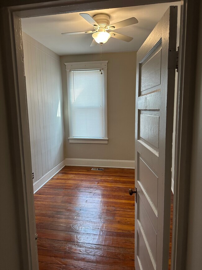 Dormitorio - 1161 Michigan Ave.