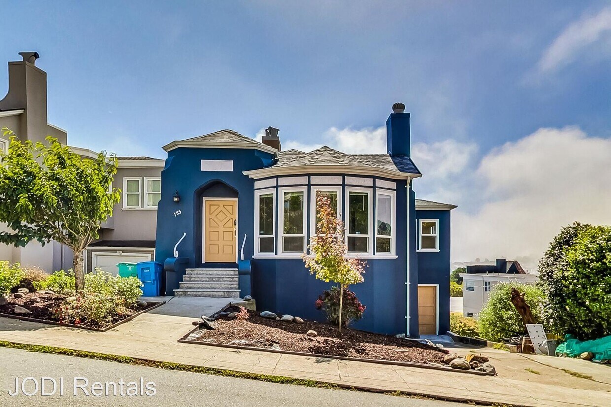 Primary Photo - 3 br, 2 bath House - 785 Mangels Ave