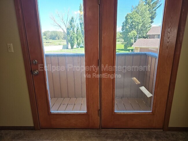 Foto del edificio - 9 River Dr