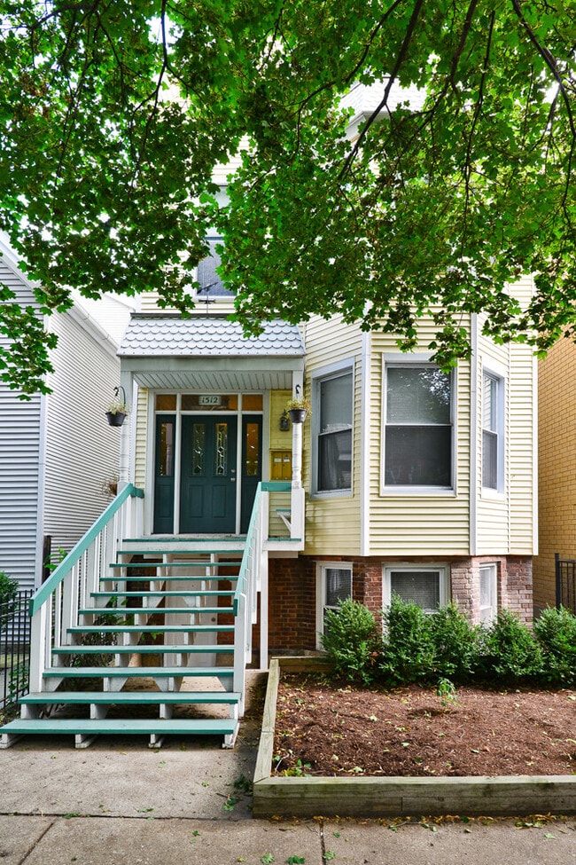 Building Photo - 1512 W School St