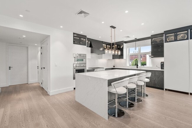 Building Photo - 69 Walnut St