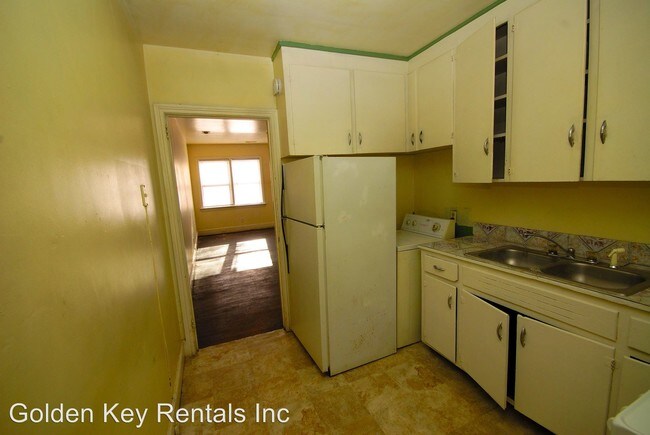 Building Photo - 2 br, 1 bath House - 811 E. Walnut St.