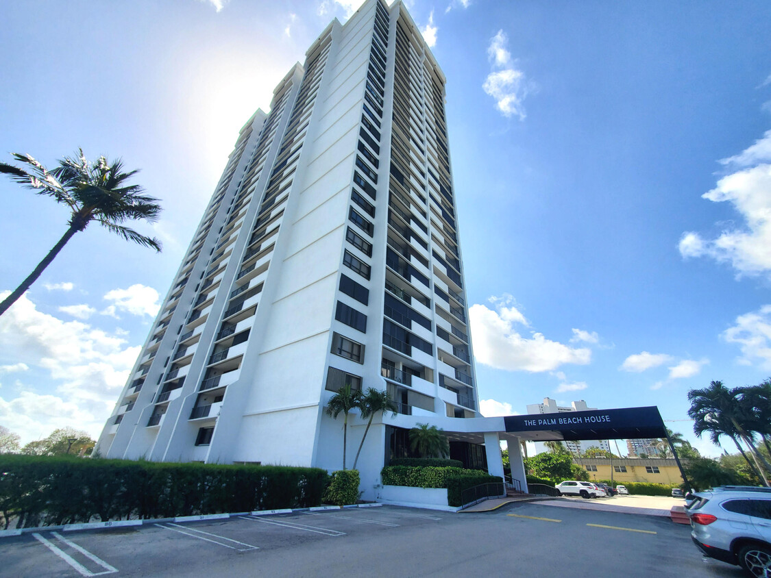 Primary Photo - 5600 N Flagler Dr