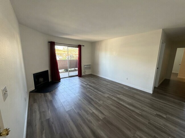 Foto del edificio - 214 Woodland Pkwy
