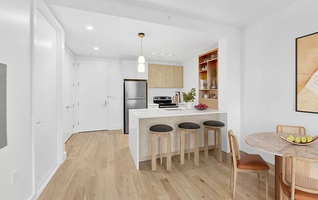 Building Photo - 287 E 3rd St