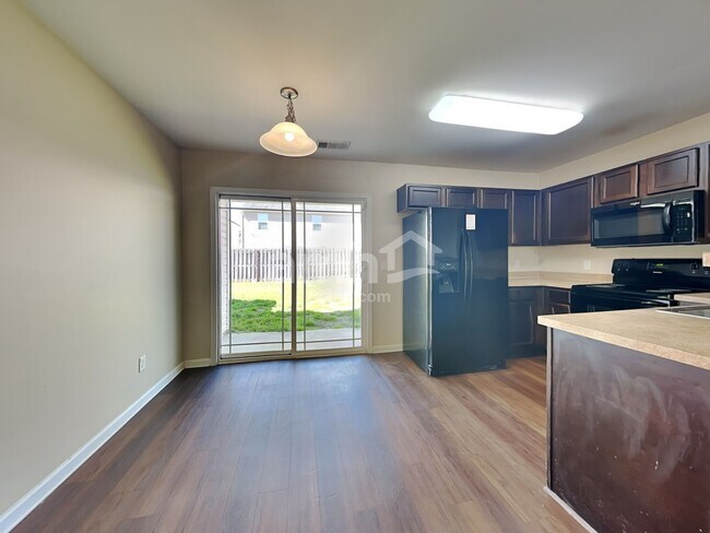 Foto del edificio - 117 Roseberry Cir