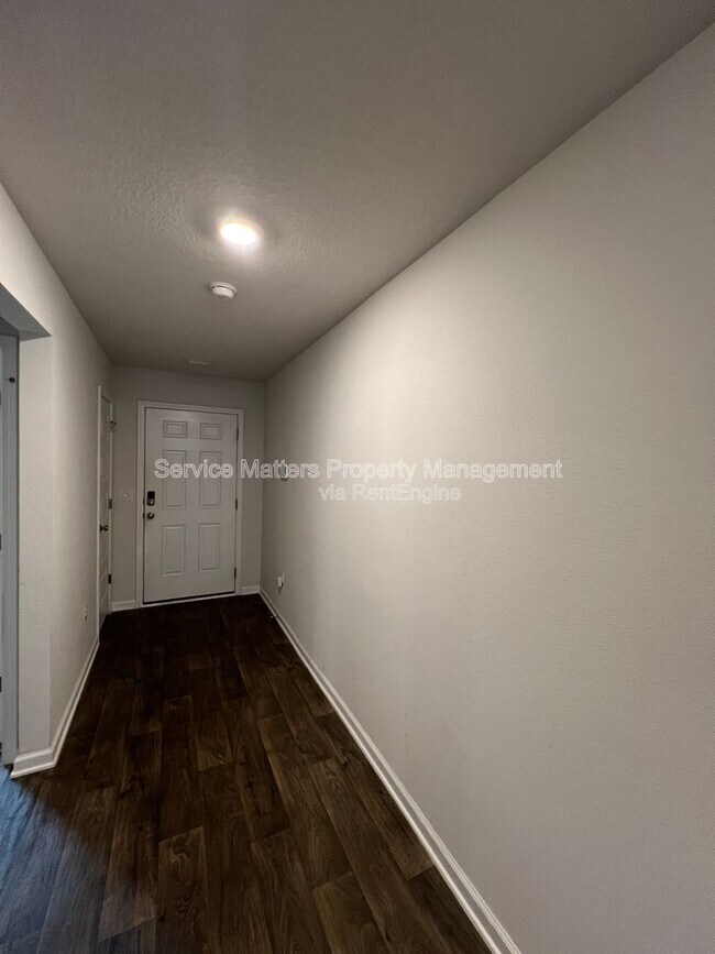 Foto del edificio - 5740 Guinevere Ln