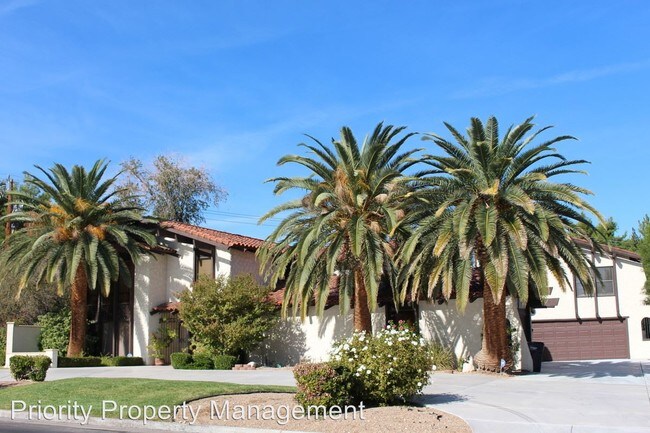 Building Photo - 3016 La Mesa Dr