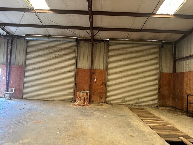 Foto del edificio - 8710 S Anchor Ave