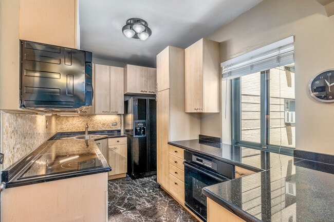 Kitchen - 5040 N Marine Dr
