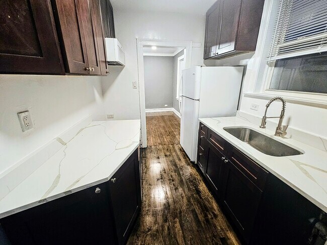 Foto del edificio - 6545 N Francisco Ave