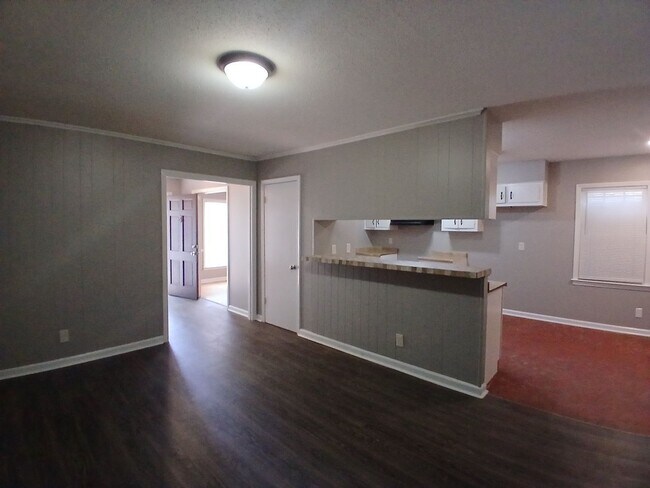 Foto del edificio - Newly Renovated Home in Parkway Village  - Open To Section 8