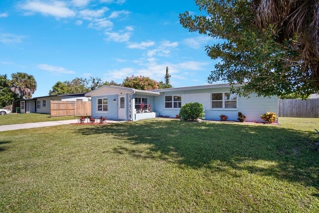 Building Photo - 818 Hampton Way