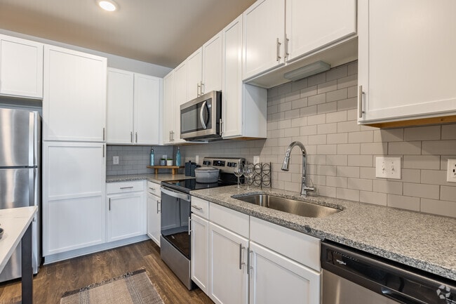 1BR, 1BA - 756SF - The Leila Stockbridge