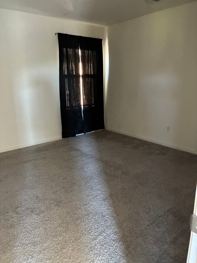 Foto del edificio - 4244 Rutherford Ave