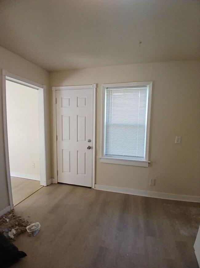 Building Photo - Delightful 2 bedroom 1 bath duplex - Open ...