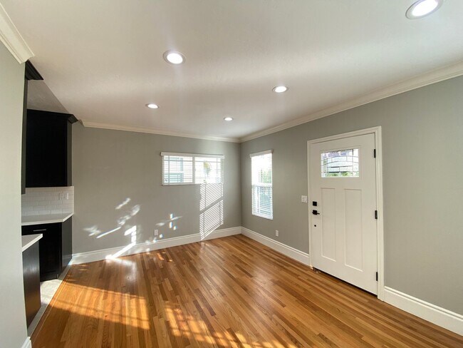Foto del edificio - 1BD/1BA Cottage Home at B Street Bungalows – Modern Luxury Meets Mission Style Charm!
