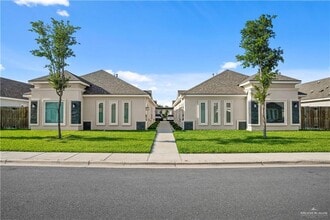 Building Photo - 3 Swallow Ave