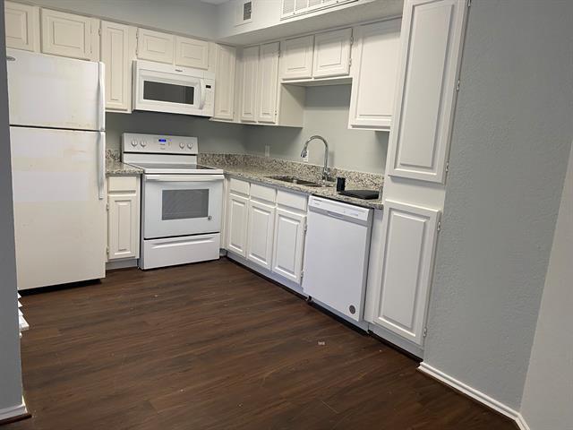 Building Photo - 2311 Balsam Dr