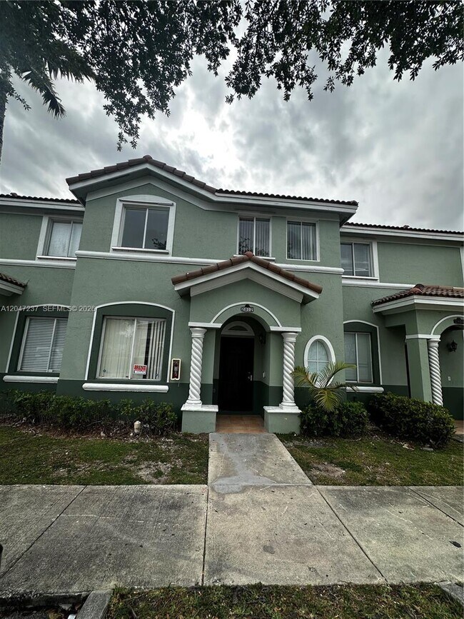 Building Photo - 2812 SE 16th Ave