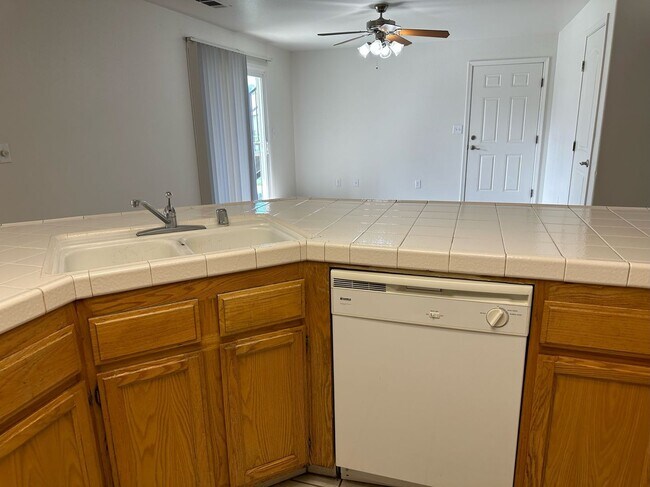Foto del edificio - 2806-2806 N Zachary St