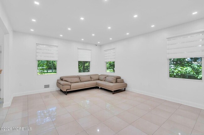 Foto del edificio - 39 Arnold Blvd