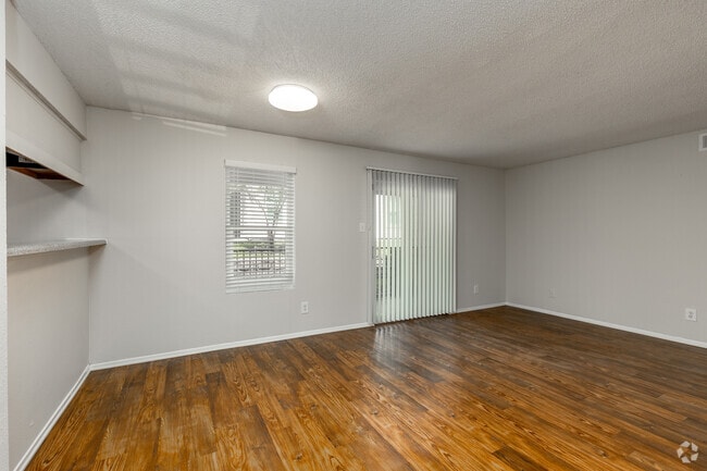 2BR, 2BA - 1,247SF - Den - Bent Oaks Apartments