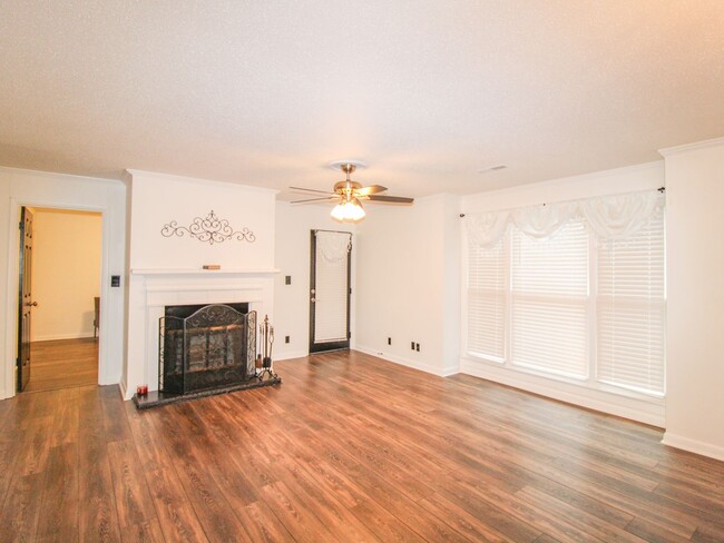 Foto del edificio - Like NEW Condo close to Redstone Arsenal!