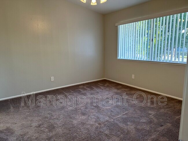 Building Photo - 941 Innkeeper