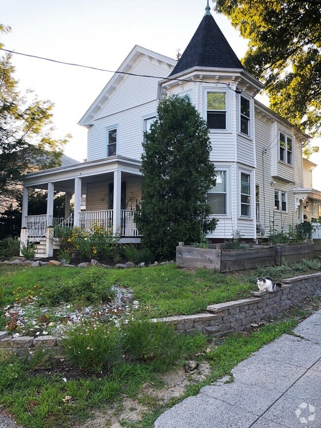 South Central Falls Apartments for Rent with Hardwood Floors Central