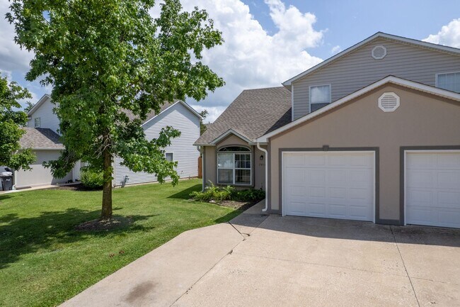 Foto del edificio - 2412-2414 Calder Ct.