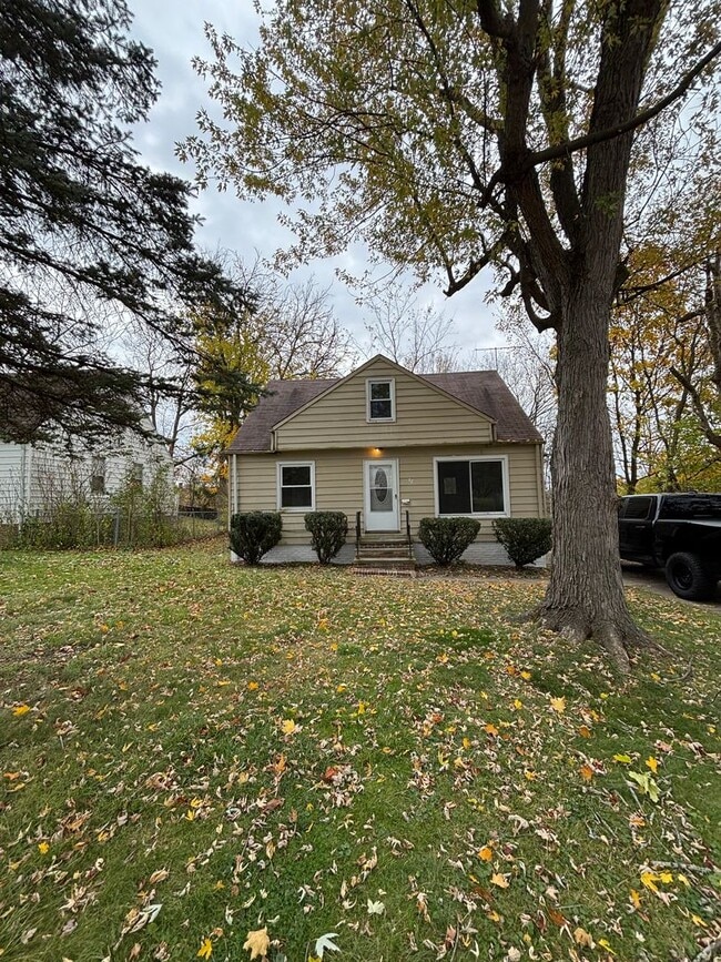 Building Photo - 82 Cowles Ave