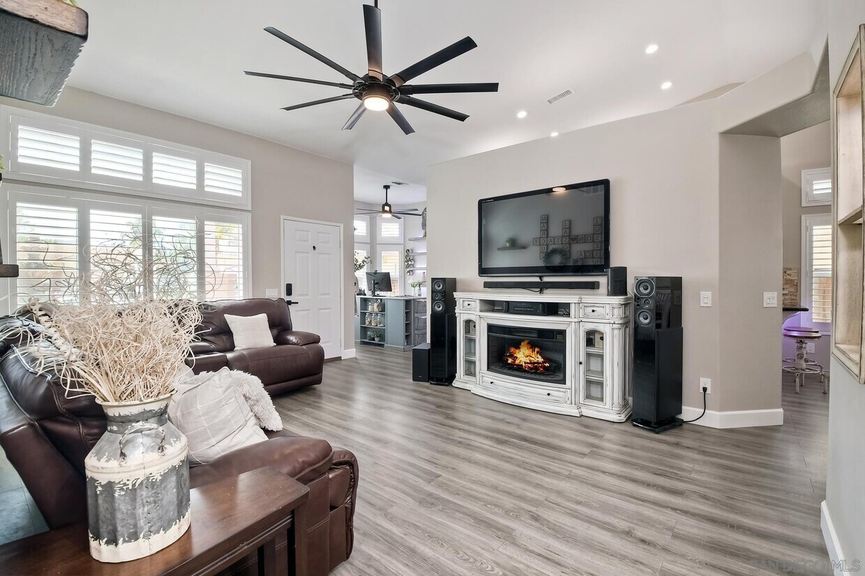Foto principal - 3358 Lake Cir Dr