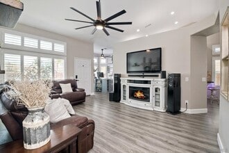 Building Photo - 3358 Lake Cir Dr