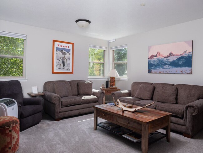 Foto del edificio - 7552 Mountain Laurel Dr