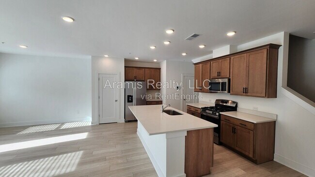 Foto del edificio - 450 Laurelwood Ln