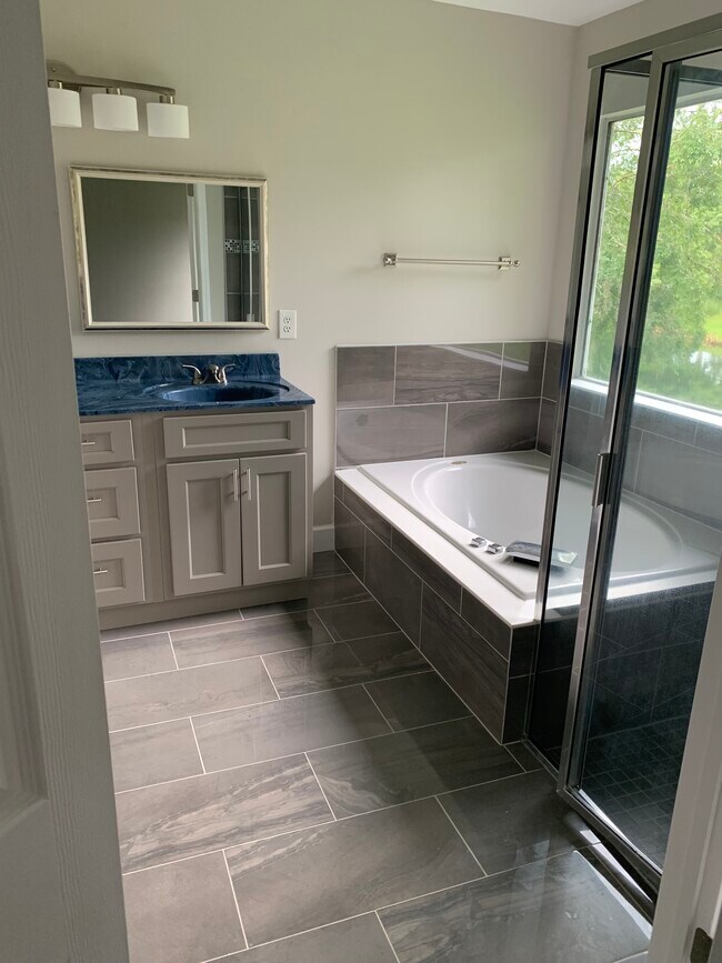 Foto del edificio - 11597 Alexis Forest Dr