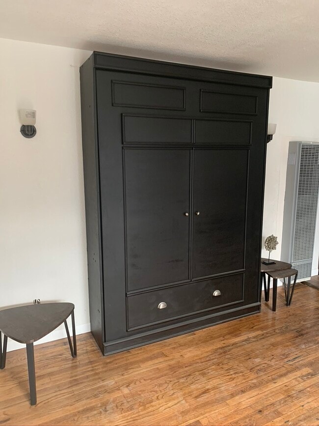 Building Photo - 2717 W Vernon Ave