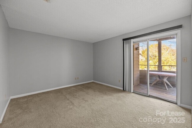 Foto del edificio - 2505 Stockbridge Dr