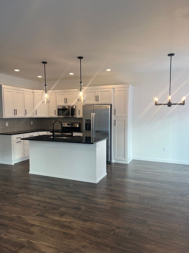 Building Photo - New 3 Bedroom/2.5 Bathroom House - Rent Wi...
