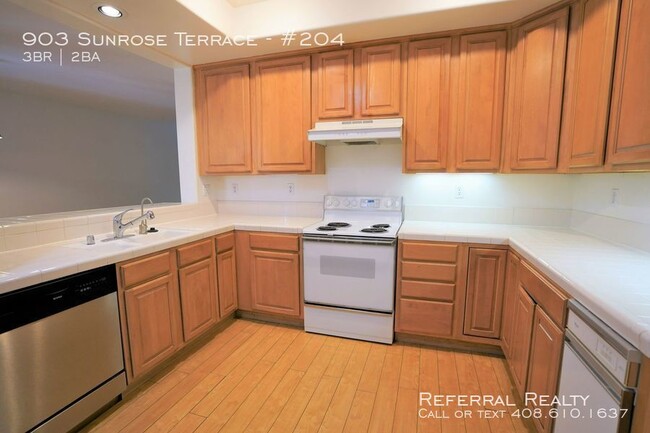 Foto del edificio - 903 Sunrose Terrace