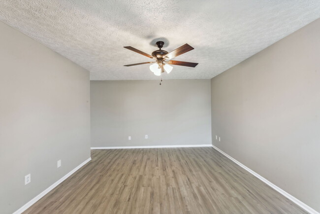 Building Photo - 3783 Petzinger Rd