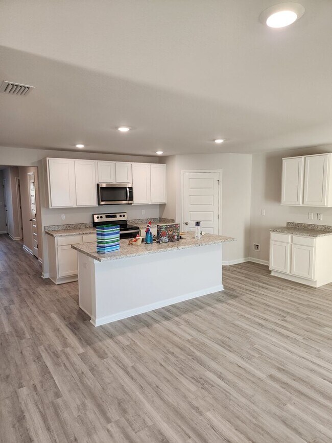 Building Photo - 6541 Slabinski Ln