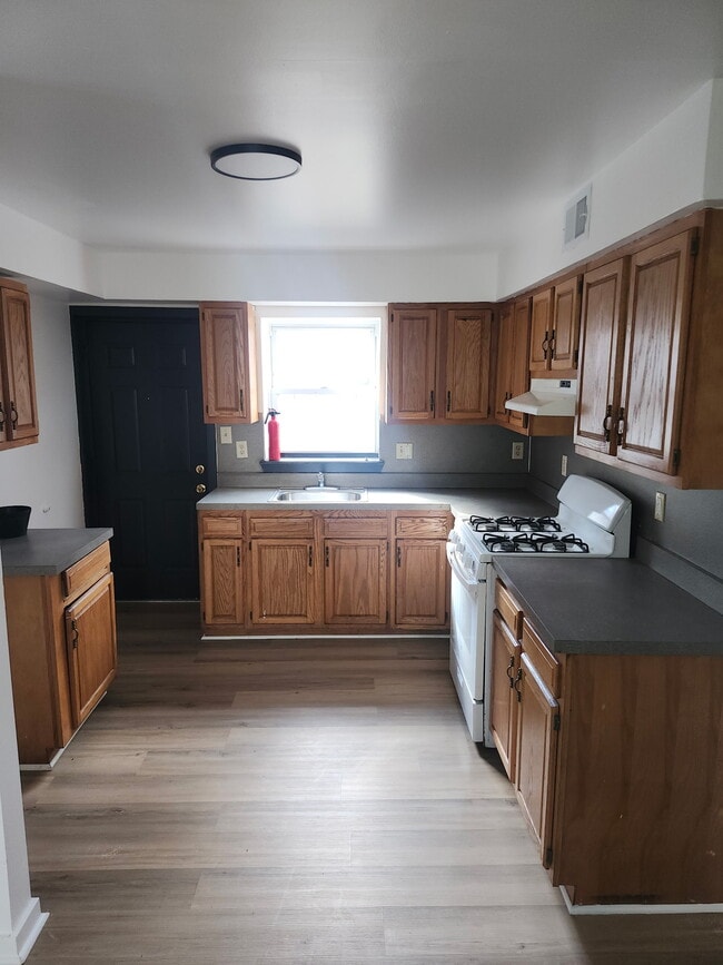 Building Photo - 2048 S Alden St