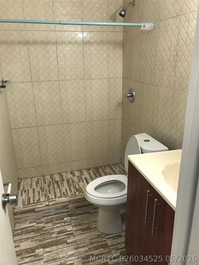 Foto del edificio - 161 NW 164th St